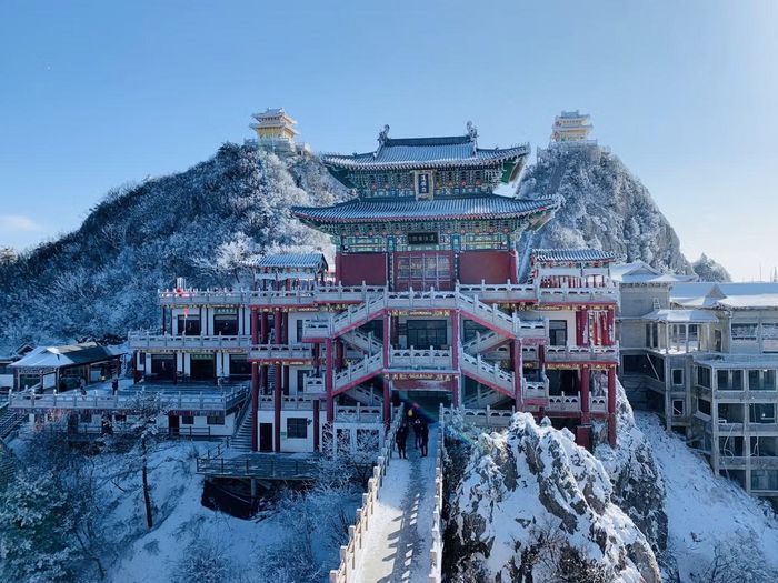 Cảnh sắc "thần tiên" ở đỉnh Lão Quân Sơn. Ảnh: Weibo.