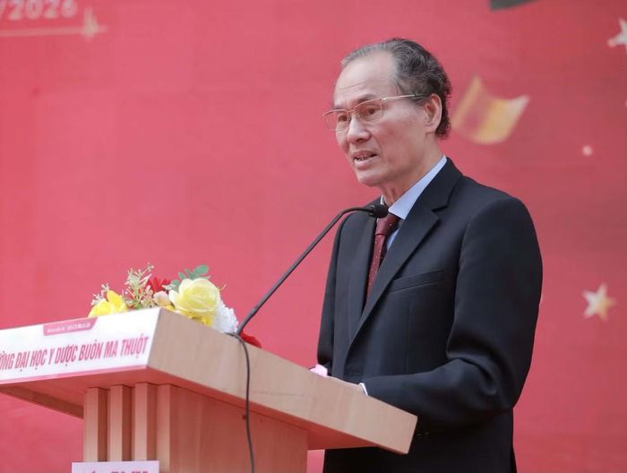 GS.TS.BSCC Cao Tiến Đức – Hiệu trưởng Trường Đại học Y Dược Buôn Ma Thuột, phát biểu khai mạc buổi lễ.
