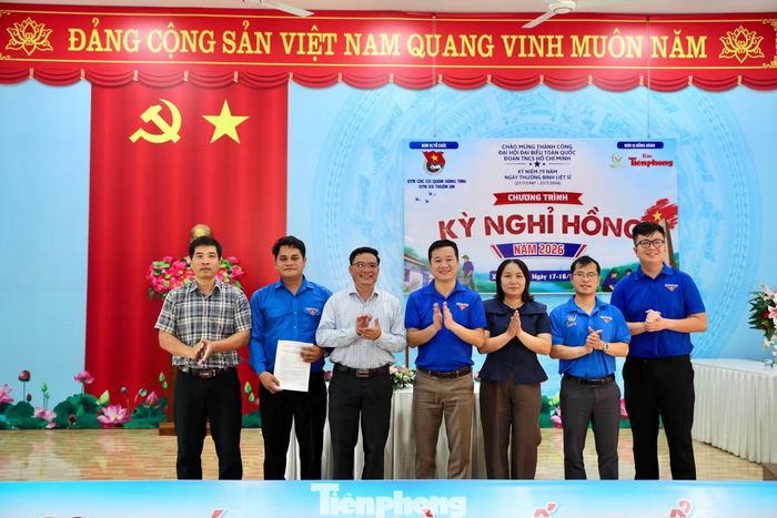 Đoàn Thanh niên Các cơ quan Đảng tỉnh Lâm Đồng tổ chức ký kết giao ước kết nghĩa với Đoàn xã Thuận An.