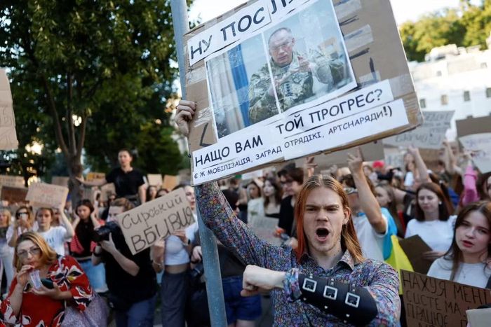 Người dân biểu tình hôm 17/7 ở Kiev. (Ảnh: Reuters)