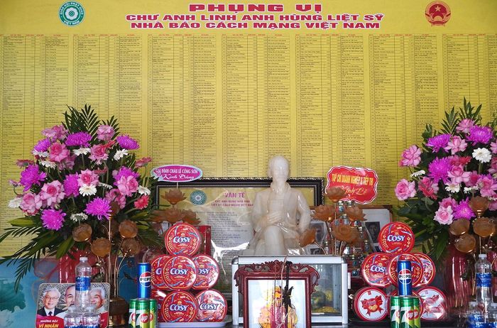 Không gian tưởng niệm 555 nhà báo liệt sĩ tại chùa Da.