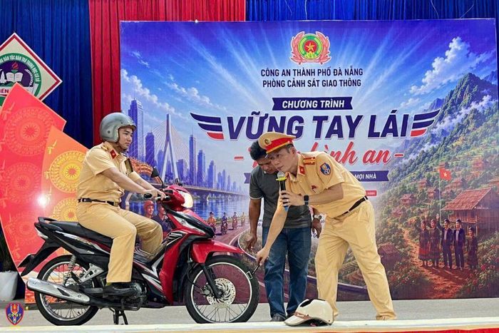 CSGT Đà Nẵng đưa chương trình hướng dẫn lái xe an toàn đến từng xã, phường.