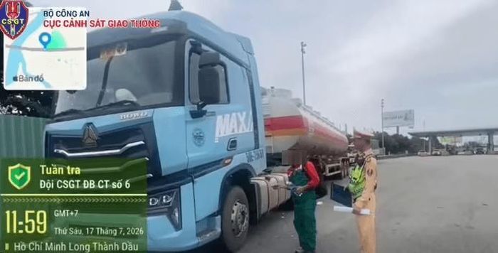 Dù đang bị tạm giữ giấy phép lái xe, một tài xế vẫn điều khiển xe bồn chở xăng dầu lưu thông trên cao tốc TPHCM - Long Thành - Dầu Giây.