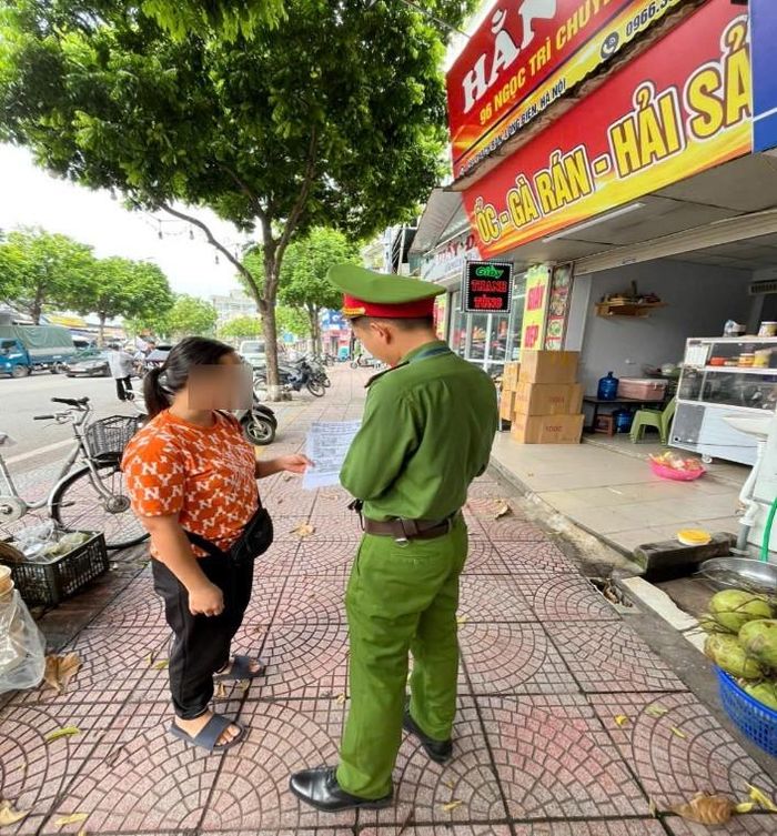 Long Biên tăng cường lập lại trật tự đô thị, xử lý nghiêm vi phạm lấn chiếm lòng đường, vỉa hè.