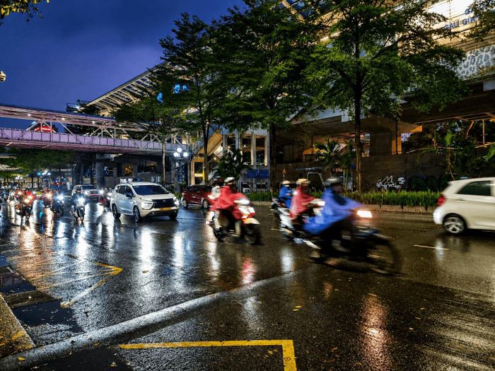 Trời mưa, đường trơn thường kéo theo tầm nhìn hạn chế.