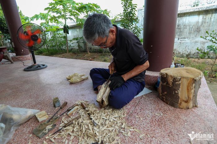 Ông Dương Ngọc Thái là một trong những thành viên Trầm hương Vạn Thắng. Ảnh: Xuân Ngọc