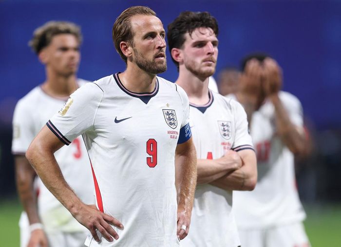 Kane cùng các đồng đội phải dừng bước trước Argentina - Ảnh: FA