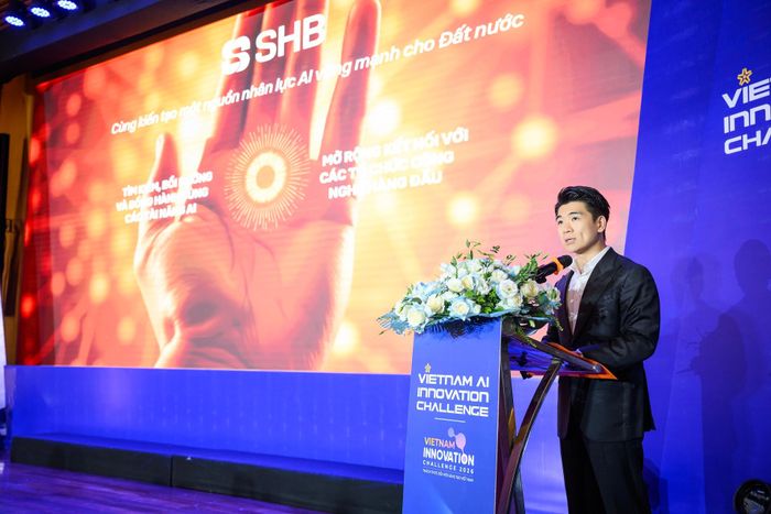 Ông Đỗ Quang Vinh, Phó Chủ tịch HĐQT kiêm Phó Tổng giám đốc SHB chia sẻ về việc ứng dụng AI trong chính doanh nghiệp của mình. Ảnh: BTC