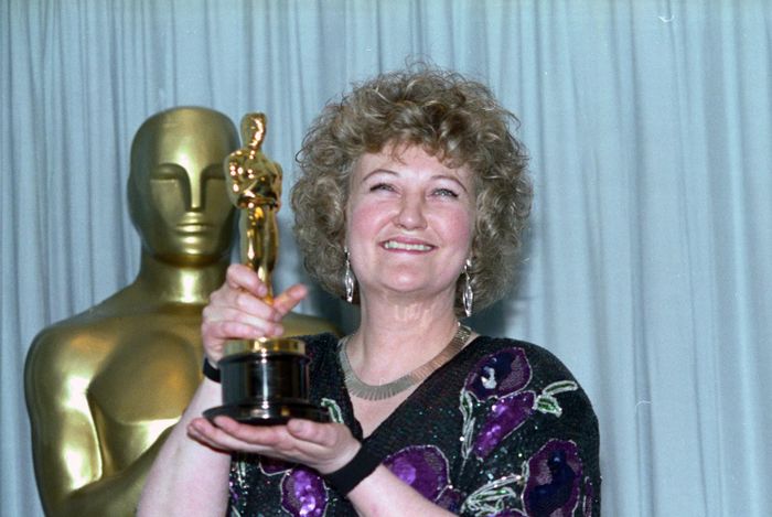 Brenda Fricker nhận giải Oscar năm 1990. Ảnh: NBC 