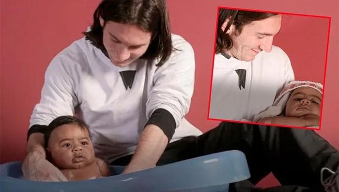 Messi và 'cậu nhóc' Lamine Yamal đang trong chậu tắm sẽ đối đầu nhau trong trận chung kết World Cup 2026! Ảnh: Diario Sport