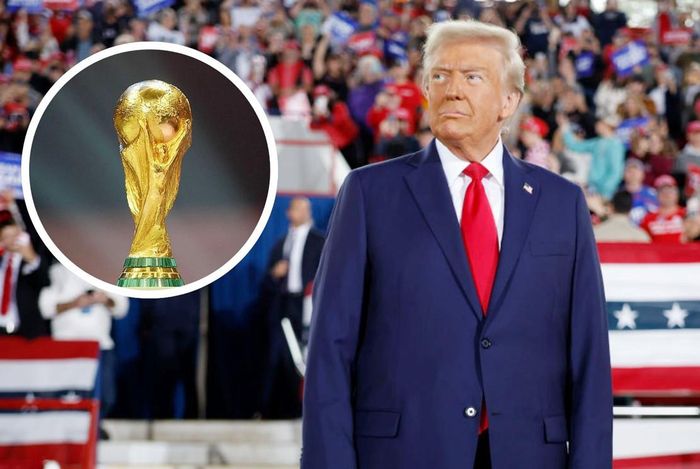 Tổng thống Mỹ Donald Trump sẽ trao cúp cho đội vô địch World Cup 2026 - Ảnh: FourFourTwo