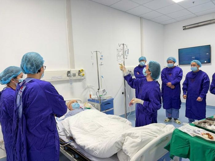 Ghép tế bào gốc tại Bệnh viện 19-8 (Hà Nội). Ảnh: BVCC.