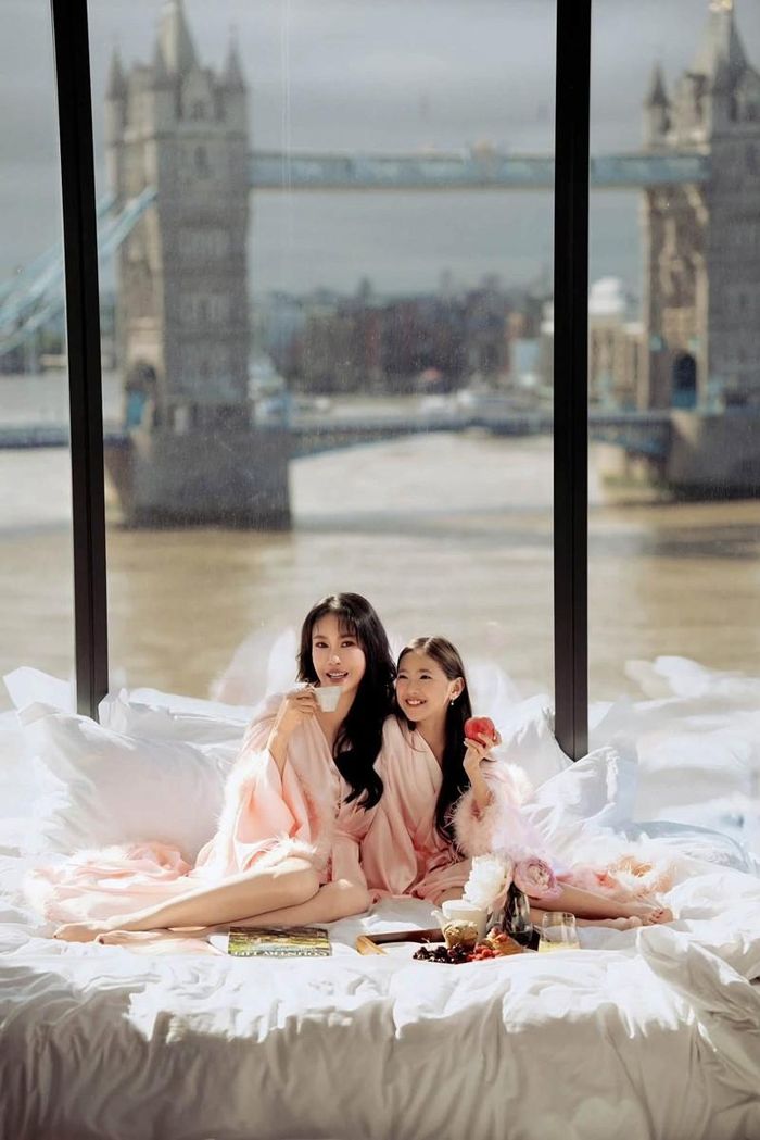 Hoa hậu Hà Kiều Anh có buổi sáng ngọt ngào bên con gái tại London.