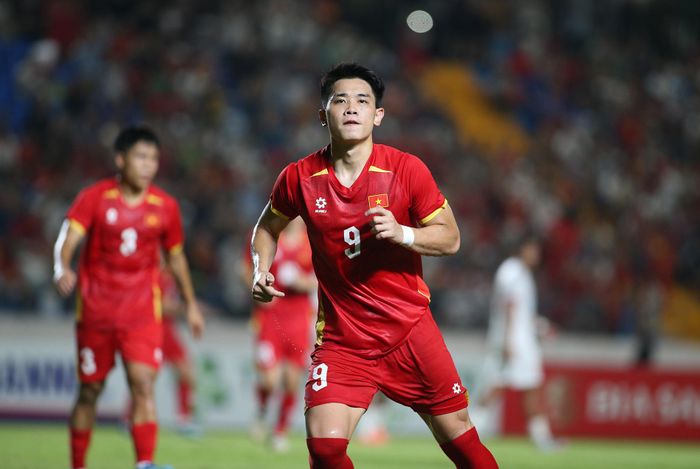 Tuyển Việt Nam chiến thắng 4-0 trước Myanmar, với các pha lập công của Đình Bắc, Xuân Son, Xuân Mạnh, Hoàng Hên.