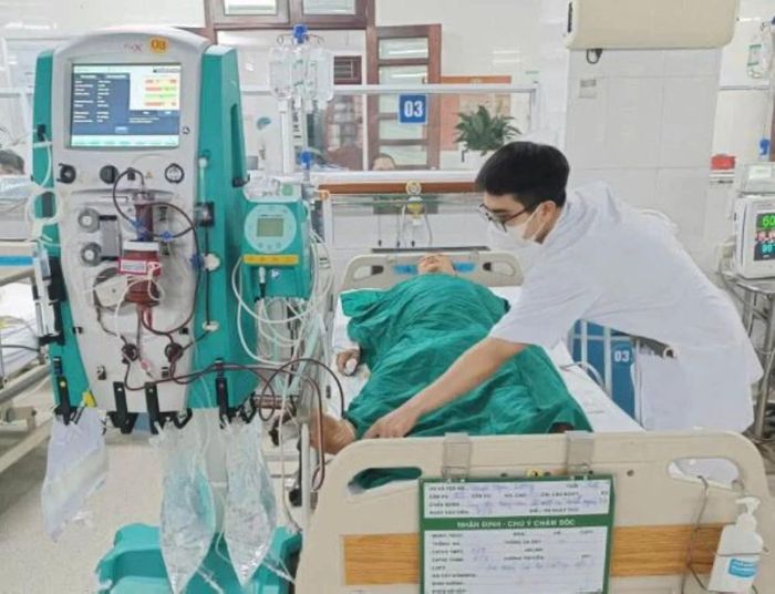 Cụ ông 68 tuổi suýt mất mạng vì ăn mật cá trắm. Ảnh: BVCC