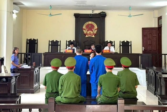  Kiểm sát viên thực hành quyền công tố tại phiên tòa.