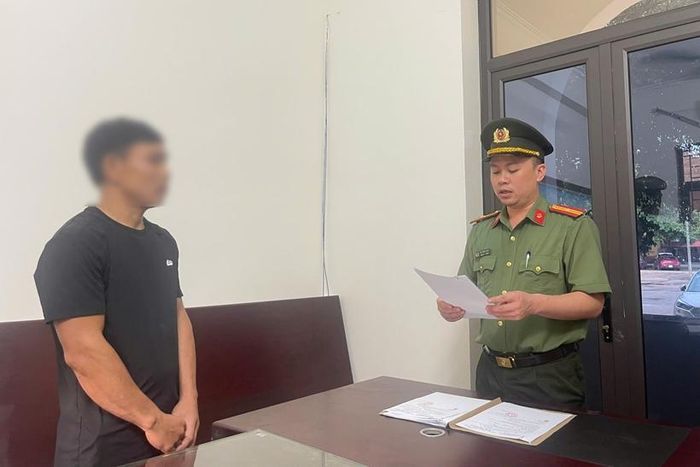 Cơ quan An ninh điều tra Công an tỉnh Phú Thọ tống đạt quyết định khởi tố bị can Bùi Văn T.