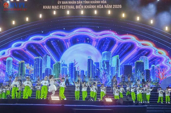 Các diễn viên "nhí" tham gia biểu diễn tại Lễ Khai mạc Festival Biển Khánh Hòa 2026. Ảnh: NH.