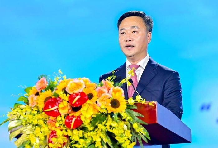 Phó Bí thư Tỉnh ủy, Chủ tịch UBND tỉnh Khánh Hòa Nguyễn Việt Hùng khai mạc Festival Biển Khánh Hòa năm 2026. Ảnh: baokhanhhoa.