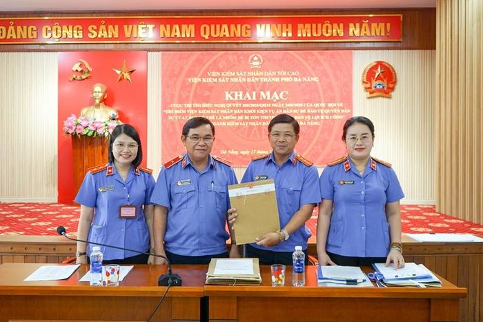 Ban Tổ chức cuộc thi kiểm tra đề trước khi thi.