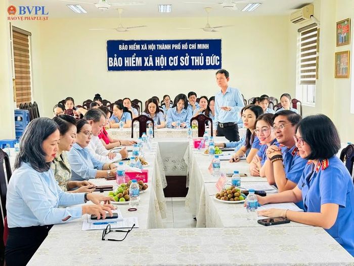  Đại diện doanh nghiệp đặt câu hỏi tại Hội nghị.