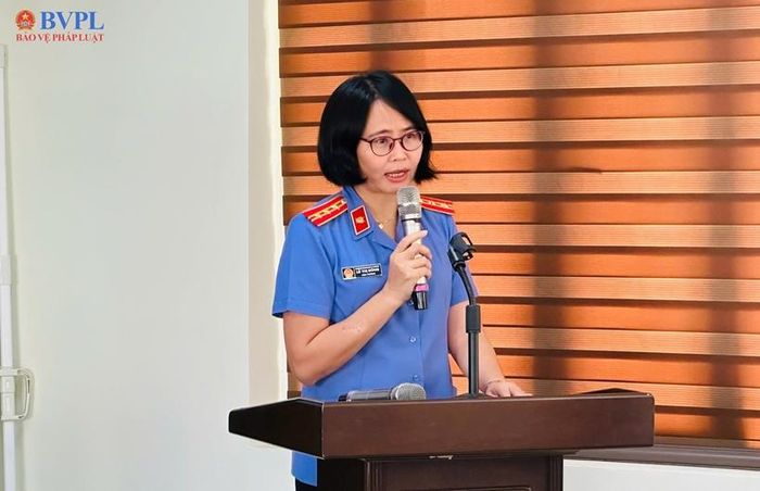  Đồng chí Lê Thị Đông, Viện trưởng VKSND khu vực 2 nhấn mạnh, Nghị quyết số 205/2025/QH15 đã tạo hành lang pháp lý quan trọng để Viện kiểm sát phát huy vai trò trong bảo vệ lợi ích công, quyền và lợi ích hợp pháp của người lao động. 