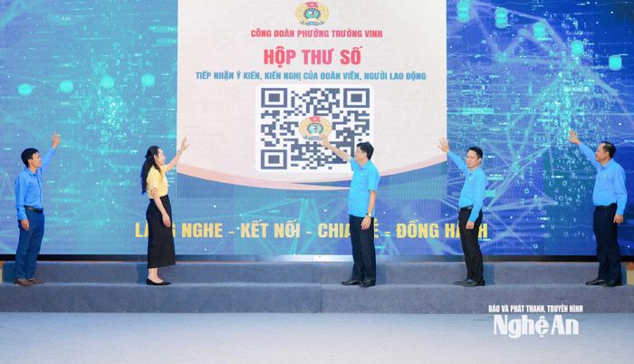 Ra mắt hộp thư Công đoàn số tiếp nhận ý kiến, kiến nghị của đoàn viên, người lao động. Ảnh: T.L