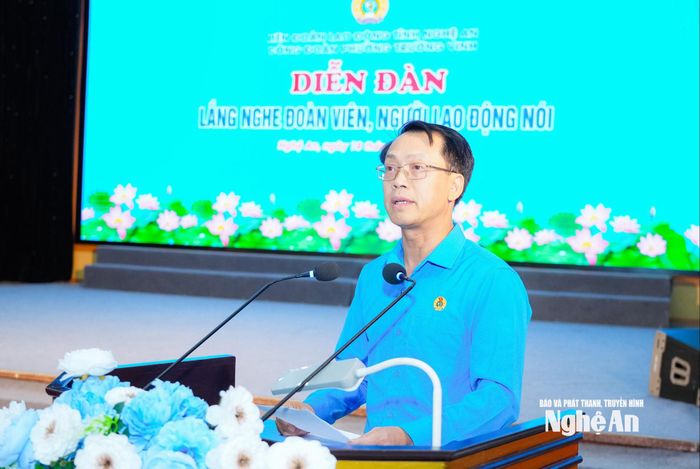 Phó Chủ tịch Thường trực Liên đoàn Lao động tỉnh Nguyễn Chí Công phát biểu tại hội nghị. Ảnh: T.L
