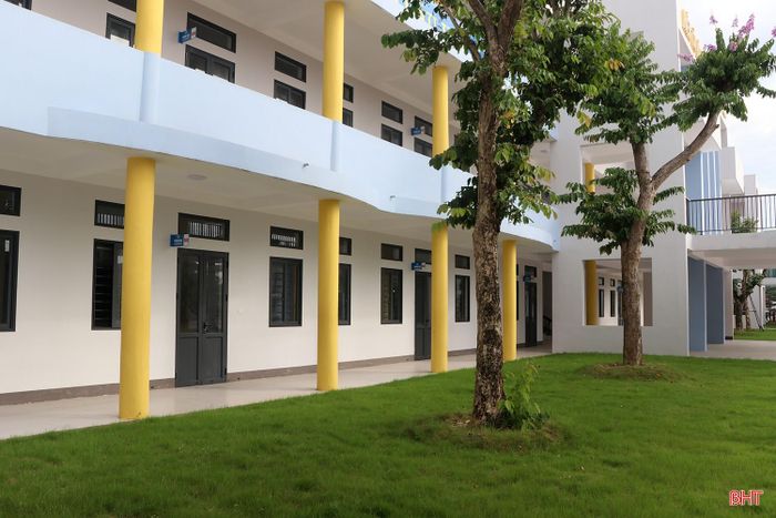 Với nguồn lực hơn 100 tỷ đồng, nhiều trường học ở phường Thành Sen đang được "thay áo mới".