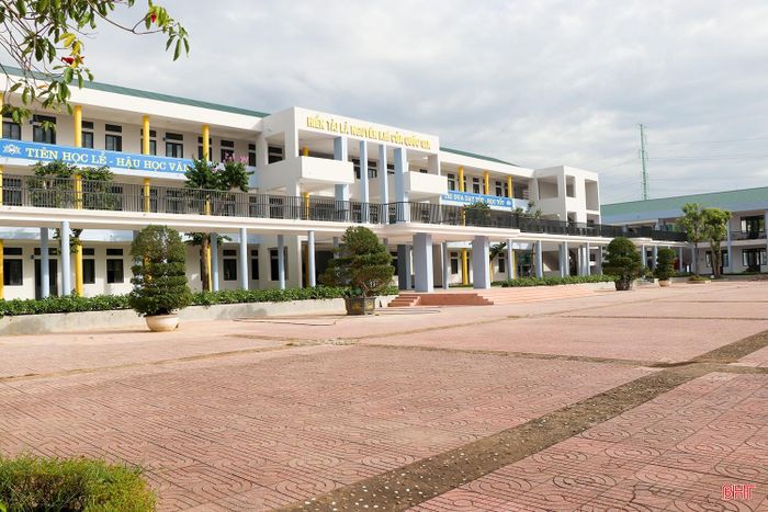 Công trình nâng cấp các dãy nhà học, nhà hiệu bộ và khu đa chức năng Trường THCS Lê Văn Thiêm vừa được hoàn thiện với tổng đầu tư gần 15 tỷ đồng.