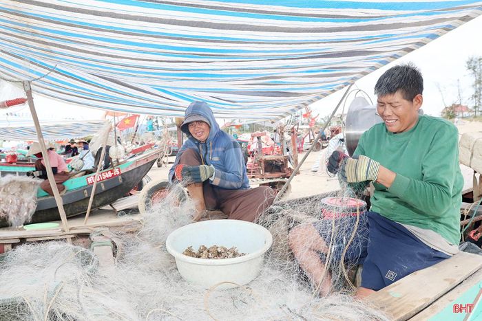 Tổ chức cộng đồng quản lý nghề cá ven bờ là "điểm tựa" của ngư dân Hà Tĩnh.