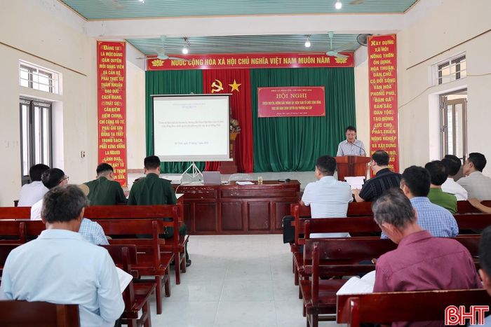Chi cục Thủy sản Hà Tĩnh phối hợp với UBND xã Đồng Tiến tuyên truyền, hướng dẫn kiện toàn và thành lập tổ chức cộng đồng quản lý nghề cá theo mô hình chính quyền địa phương 2 cấp.