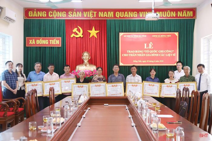 Niềm vui đến với nhiều gia đình liệt sĩ trong tháng 7 khi được cấp lại bằng Tổ quốc ghi công cho người thân đã hy sinh.
