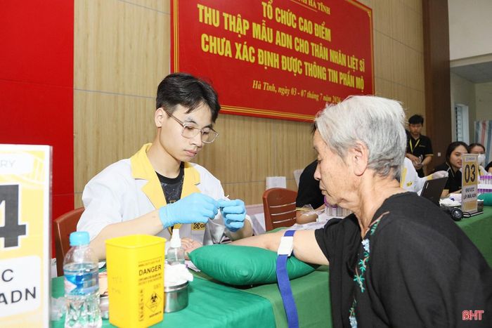 Việc triển khai lấy mẫu ADN thân nhân liệt sĩ tạo cơ sở xây dựng ngân hàng gen phục vụ đối sánh, xác định danh tính hài cốt liệt sĩ.