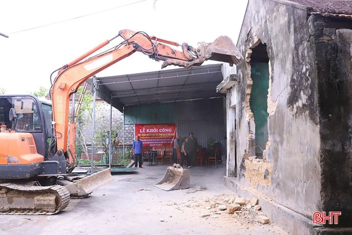 Gia đình bà Lê Thị Hán vừa được hỗ trợ kinh phí khởi công xây dựng nhà ở (tháng 4/2026).