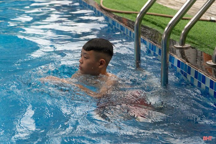 Khu vui chơi, bể bơi Giáp Thủy do anh Võ Nguyên Giáp đầu tư xây dựng đã trở thành điểm vui chơi, học bơi, rèn luyện kỹ năng phòng, chống đuối nước cho trẻ em.