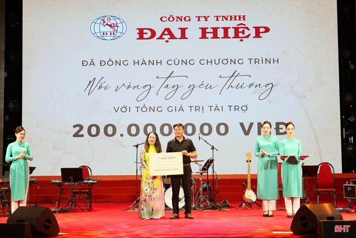 Công ty TNHH Đại Hiệp tài trợ 200 triệu đồng.