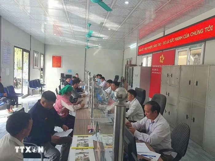Trung tâm Hành chính công xã Lũng Cú (Tuyên Quang) vận hành hiệu quả, góp phần nâng cao hiệu lực quản lý và chất lượng phục vụ người dân. (Ảnh: Hoàng Hải/TTXVN)