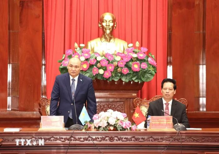 Ông Kanat Tumysh, Đại sứ Cộng hòa Kazakhstan tại Việt Nam nêu các tiêu chí cần được hỗ trợ của các nhà đầu tư Kazakhstan. (Ảnh: Hồng Nhung/TTXVN)