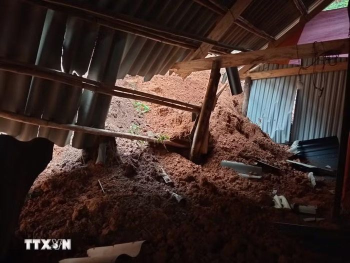 Xã Mù Cang Chải có hơn 20 ngôi nhà bị thiệt hại do sạt lở đất. (Ảnh: TTXVN phát)