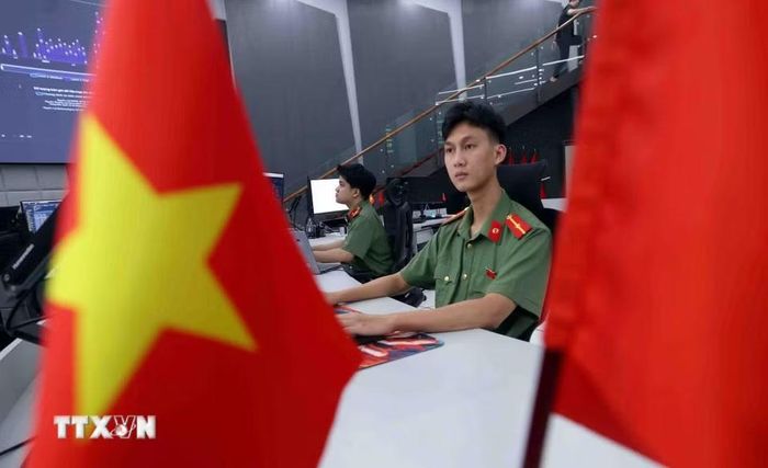 Bảo vệ vững chắc chủ quyền số quốc gia trên không gian mạng là trách nhiệm và nghĩa vụ thiêng liêng của mỗi người chiến sỹ Cục An ninh mạng và phòng, chống tội phạm sử dụng công nghệ cao. (Ảnh: Phạm Kiên/TTXVN)