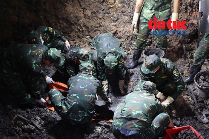 Lực lượng chức năng đã tìm thấy các liệt sỹ trong chiến dịch Mậu Thân 1968 nhờ các kí ức của các nhân vật lịch sử và tư liệu của ông Nguyễn Xuân Thắng.