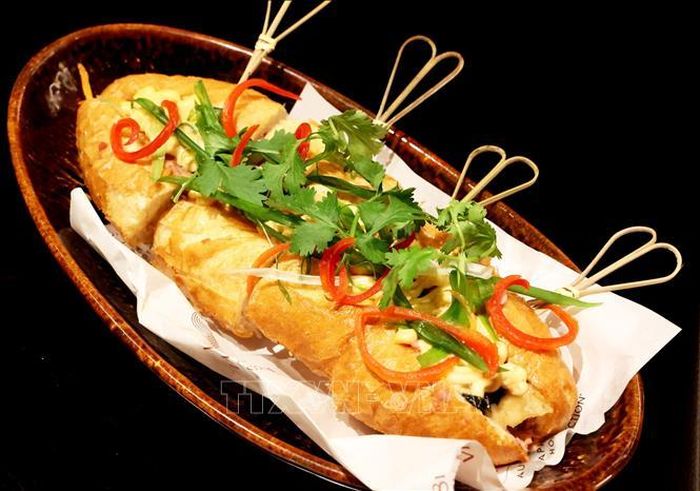 Bánh mì - món ẩm thực Việt độc đáo, hấp dẫn du khách. Ảnh: Hồng Đạt/TTXVN