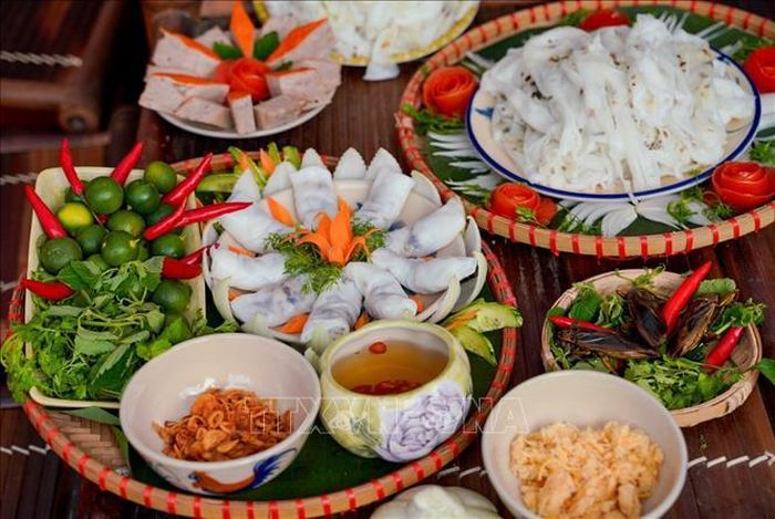 Từ một món ăn dân dã của vùng ven đô, bánh cuốn Thanh Trì chính thức được ghi vào danh mục di sản, đưa thức quà của người Hà Nội thành biểu tượng văn hóa ẩm thực của Thủ đô. Ảnh: Khánh Hòa/TTXVN