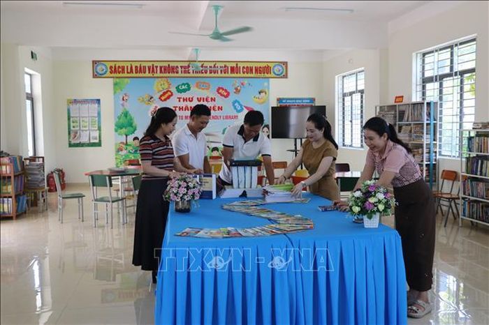 Khu vực "Thư viện thân thiện" phục vụ nhu cầu học tập, nghiên cứu của học sinh tại trường THCS Mỹ Châu (xã Mai Phụ, tỉnh Hà Tĩnh).