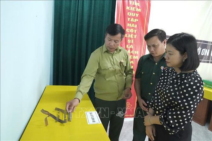 Các di vật của liệt sĩ được tìm thấy trong quá trình tìm kiếm. Ảnh: Thanh Thủy/TTXVN