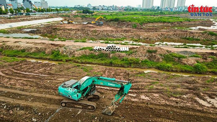 Các nhà thầu đồng loạt triển khai nhiều mũi thi công trên công trường.