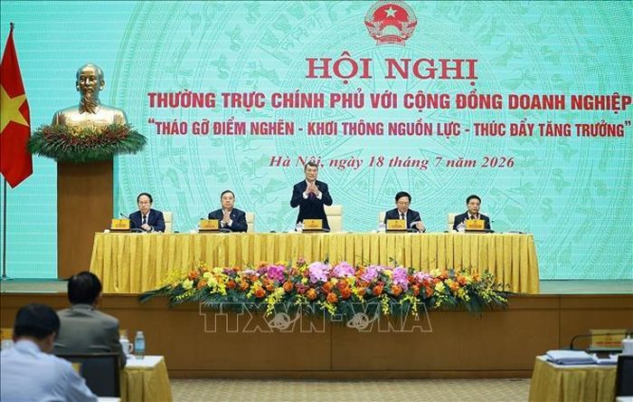 Thủ tướng Lê Minh Hưng chủ trì Hội nghị Thường trực Chính phủ với cộng đồng doanh nghiệp. Ảnh: Dương Giang/TTXVN