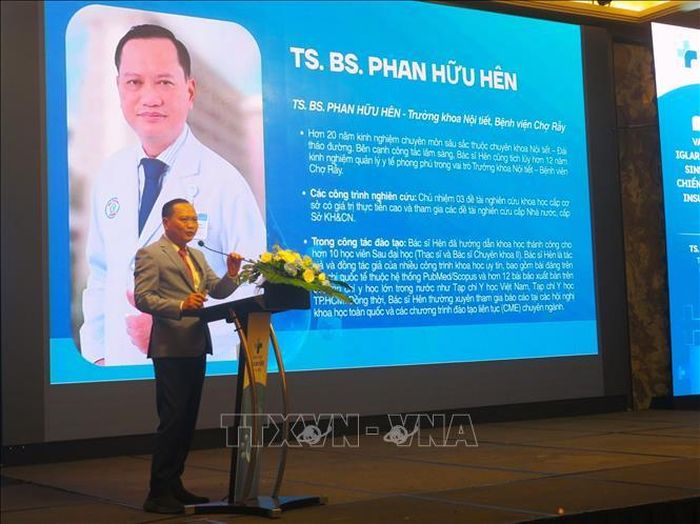 Tiến sĩ, Bác sĩ Phan Hữu Hên, Trưởng Khoa Nội tiết, Bệnh viện Chợ Rẫy, trình bày chuyên đề "Vai trò của insulin glargine tương đương sinh học trong điều trị bệnh tiểu đường".