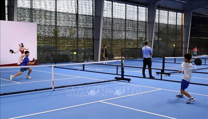 Các vận động viên tranh tài sau lễ khai mạc.